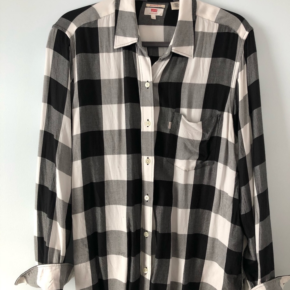Levi’s Boyfriend Fit Button Up Shirt